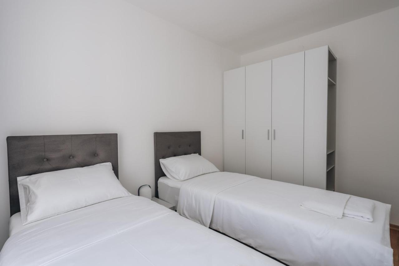 Status-M Apartments Becici  Bagian luar foto